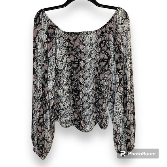 A Love Story Pink Snakeskin Pattern Off Shoulder Top Size Large - Picture 2 of 8